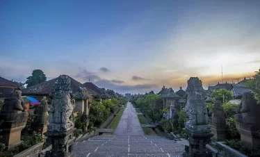 sidemen trekking and besakih temple tour