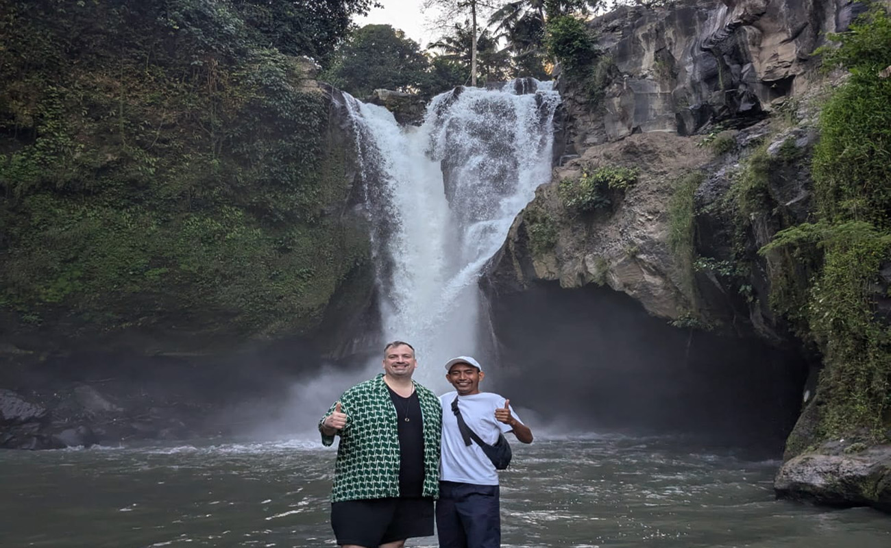 tegenungan waterfall