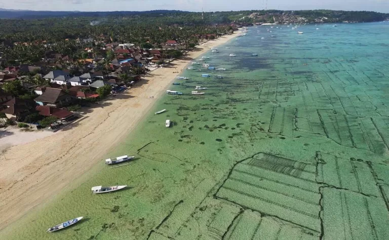 jungut batu beach 768x473