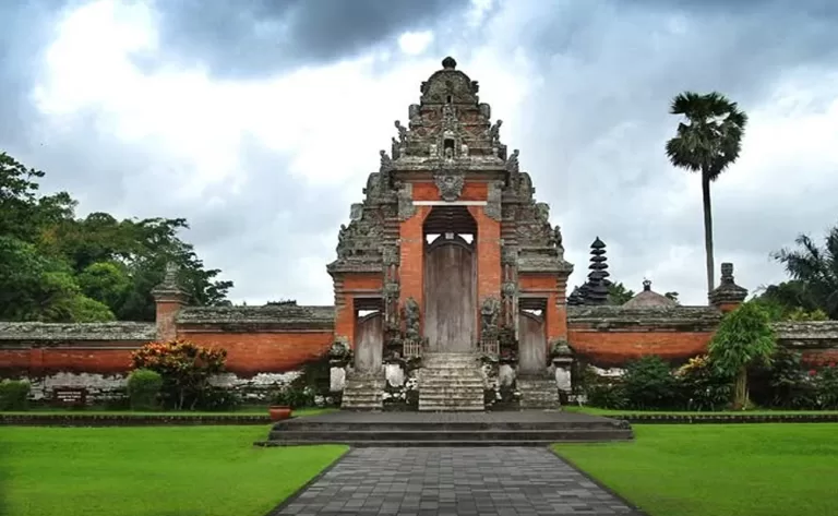 taman ayun temple 768x473