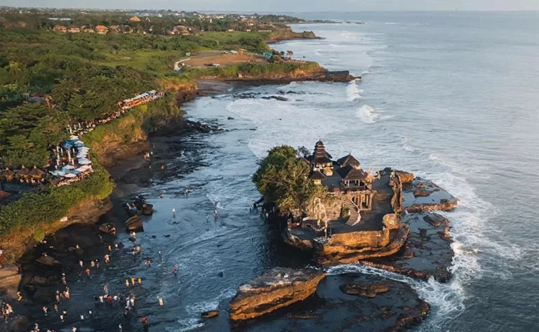 tanah lot temple 768x473