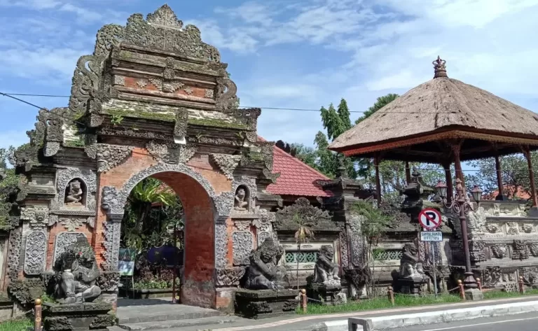 ubudpalace 768x473